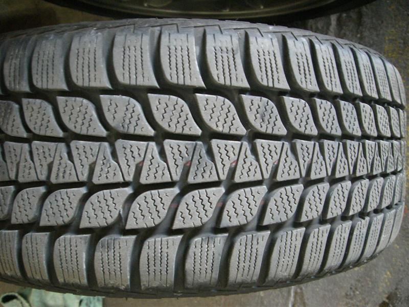 [VENDS] 2 pneus hiver bridgestone Blizzac LM 25 Pneus-neiges-001-medium--165e2cc