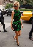 September 10th, VB @ Oscar De La Renta Fashion Show Th_34433_Victoria_Beckham_De_a_Renta_47_123_631lo