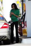 New pictures - Page 20 Th_59694_Celebutopia-Teri_Hatcher_pumping_gas_in_Hollywood-07_123_740lo