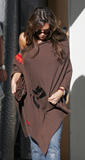 Victoria - shopping in Culver City 2004-10-28 (27x) Th_93717_celeb-city.org_Victoria_Beckham_shopping_Culver_City_06_123_867lo