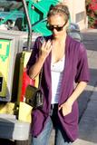 Jessica Alba - Beverly Hills Candids - 08 Mag 09 Th_94663_jess1_CELEBUTOPIA_ISA_01_122_1161lo