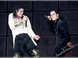 HISTORY TOUR  Th_91265_8_122_29lo