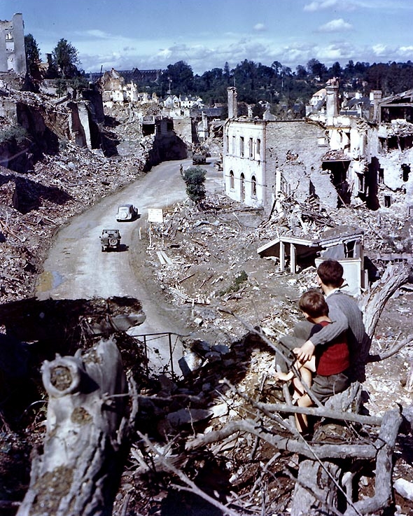 Retour en 1944 St-l-et-les-ruines-5d987c