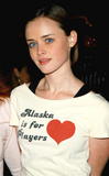 ●● Alexis Bledel (PS débutant & moyen) Th_08021_AlexisBledel_DysEnchanted09_123_487lo