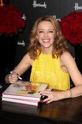 Kylie Minogue Th_289376936_5_122_124lo