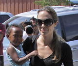 Angelina Jolie Th_54198_angelina_jolie_05_122_640lo