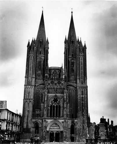 Un peu du débarquement Cath-drale-de-coutances-5a92bc