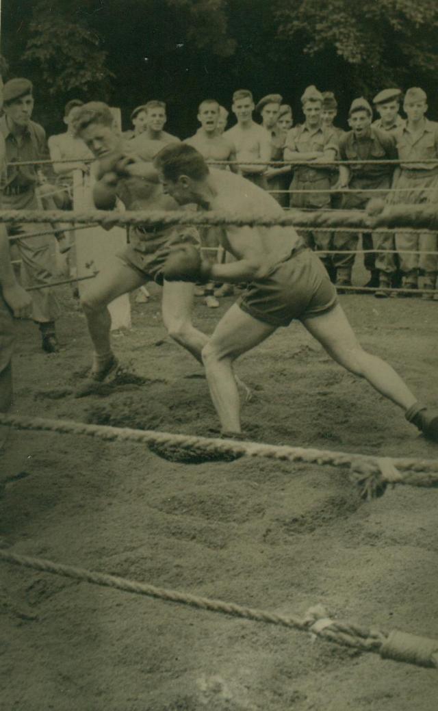 Marche-les Dames en 1950: Le meeling. Albert050-12631fc