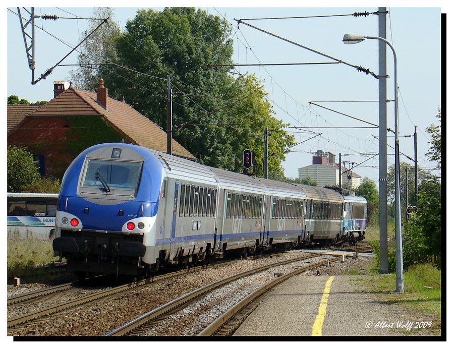 Des trains et des voies libres, des carrés ou des avertissements Ora20080917-034-a8e414