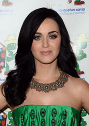 Katy Perry Th_198178182_3_122_168lo