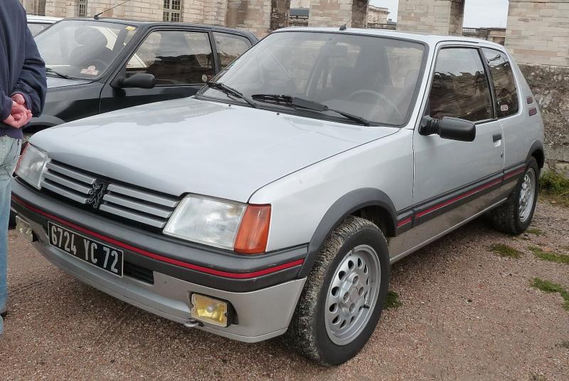 Les Peugeot 205 croisées dans la rue - Page 2 P1220483-3136e37