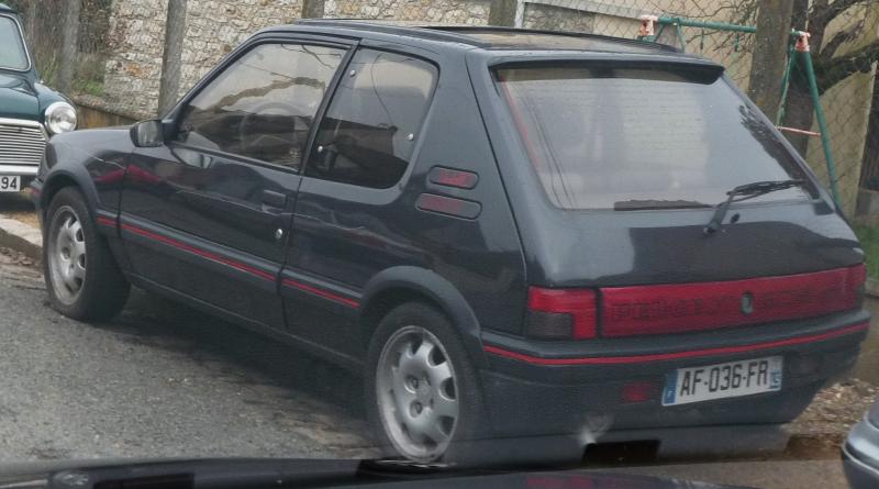 Les Peugeot 205 croisées dans la rue P1090258-3127ab1