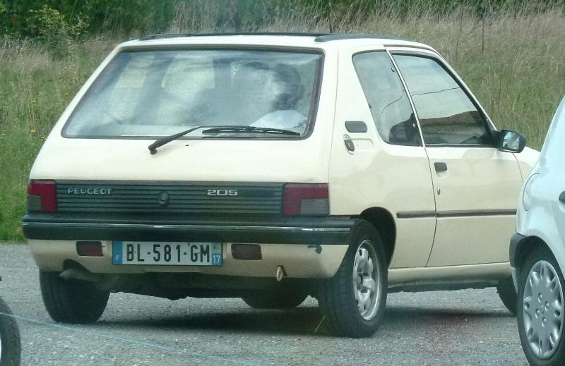 Les Peugeot 205 croisées dans la rue P1230174-312efa9