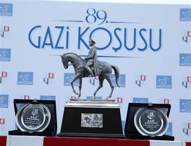 89. Gazi Koşusu'nu "Renk" isimli atıyla jokey Ahmet Çelik kazandı. Renk5