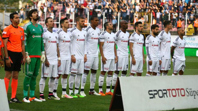 Spor Toto Süper Lig'in 30. haftasında Beşiktaş, deplasmanda Akhisar Belediyespor ile karşı karşıya geldi. 90 dakika sonunda büyük çekişmeye sahne olan mücadele 3-3'lük beraberlikle sona erdi. Spor yazarları mücadelenin ardından şampiyonluk yarışı hakkında Akhbjk6