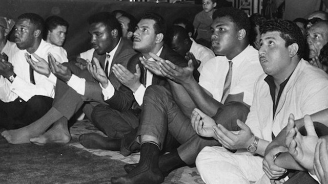 Efsane boksör Muhammed Ali, 1 Ekim 1976'da Milli Selamet Partisi lideri ve dönemin Başbakan yardımcısı Necmettin Erbakan'ın davetlisi olarak İstanbul'a gelmişti. Muhammedali5