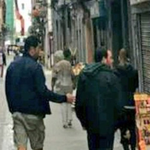 Kenan İmirzalıoğlu ve Sinem Kobal çifti bayram tatilini İspanya'da geçirdi. Çiftin basına yansıyan fotoğraflarında Kobal ve İmirzalıoğlu'nun el ele sokaklarda gezdiği görülüyor. A588ebb6b31de3a2b3e741cc06a2c3f6