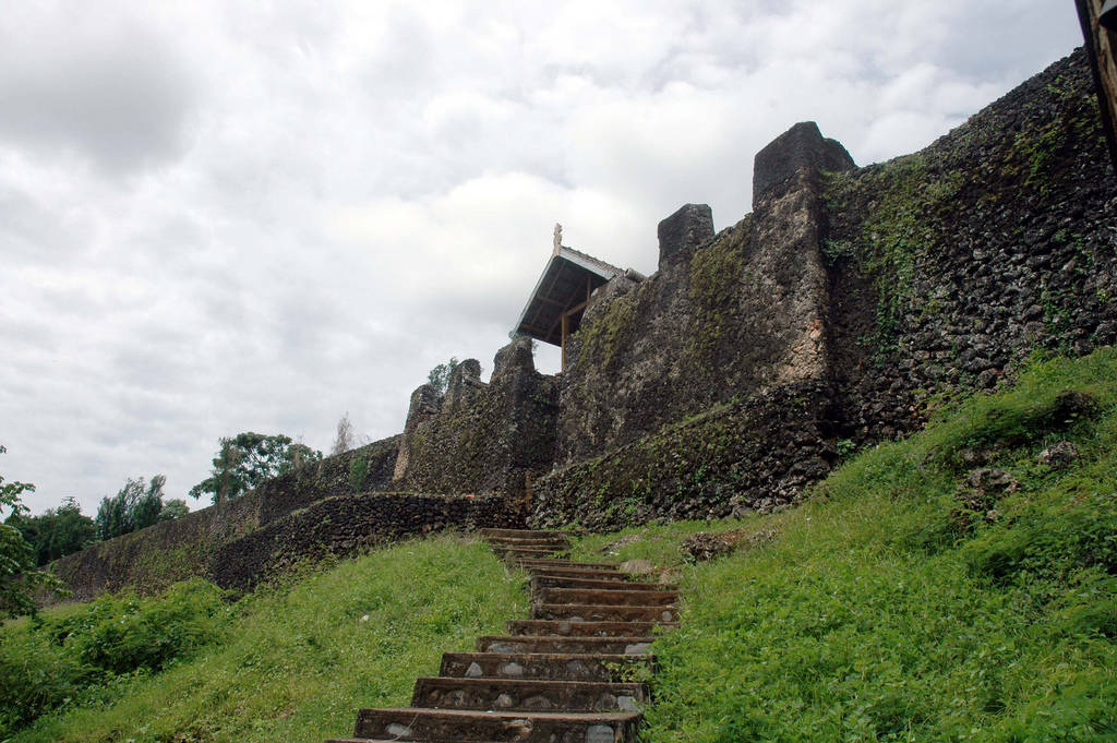 Benteng Terbesar Didunia Ada Di Kota Bau-bau, Sulawesi Tenggara. 426394905f9a5234e96dbb533c45337643bb80f