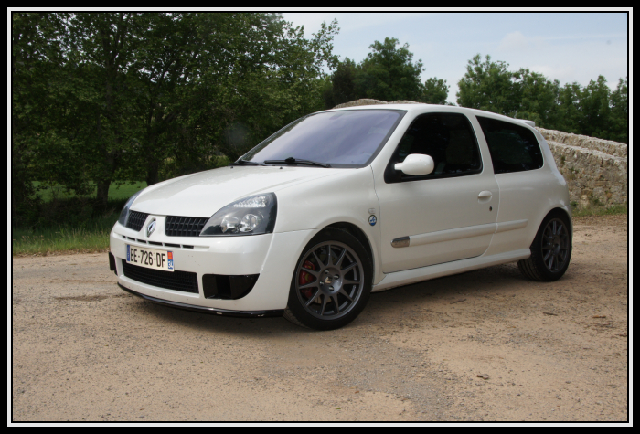 [Renault] Clio RS - Page 4 Dsc01064-border-2b65069