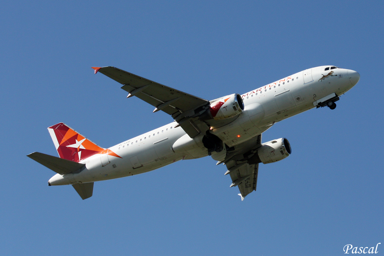 Airbus A320-211 Smart Lynx Italia YL-LCD le 13.05.12 Ly-3-347e932