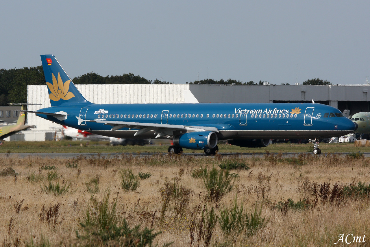 Airbus A321-231 Vietnam Airlines D-AZAL Le 19.09.12 Viet-1-3859734