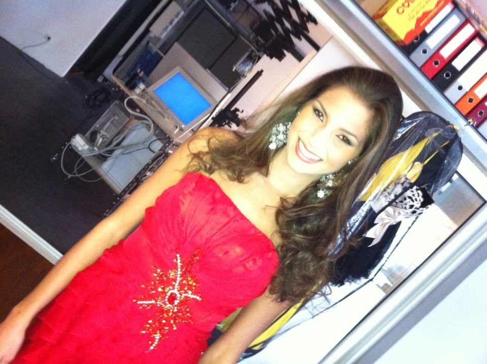 Marie Payet (2nd Runner-up Miss France 2012 / Top 10 Miss Universe'12) - Page 4 4912042-7329621-398bda4