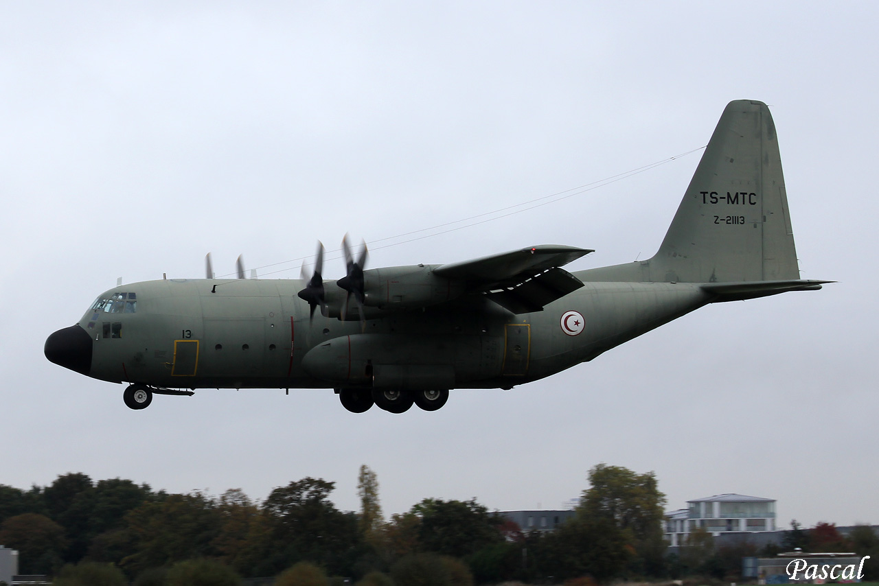 Tunisia Air Force Lockheed Hercules C-130 TS-MTC le 12.11.13 Rec-18-copie-4219ea0