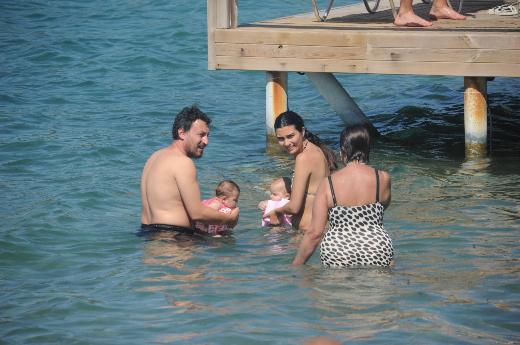 Tuba Bodrum 2012 Tuba%20b%c3%bcy%c3%bck%c3%bcst%c3%bcn-%20onur%20saylak%20ve%20ikizleri%20(27)