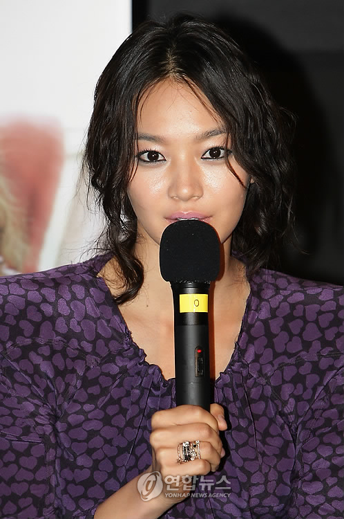 [13.04] Avant-première du film Sisters Of Road avec Gong Hyo Jin et Shin Min Ah ) PYH2009041309620001300_P2