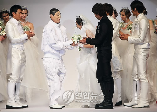 [15.09] Bae Soo Bin & Jang Seo Hee au défilé d'Andre Kim PYH2009091511220099000_P2