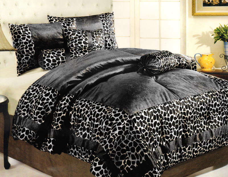 ديكورات بنقشة جلود الحيوانات  LeopardComforter20345Bk