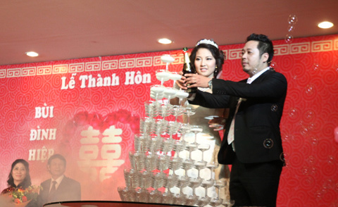 Đám cưới ấm áp của hoa hậu Trần Thị Quỳnh 20110226203620_a8