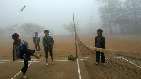 Những trò chơi giản dị của trẻ em miền sơn cước 20110601103337_13