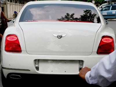 'Quý tử' đi thi ĐH bằng Bentley được 5 điểm  20110728083444_20110708105535_beli