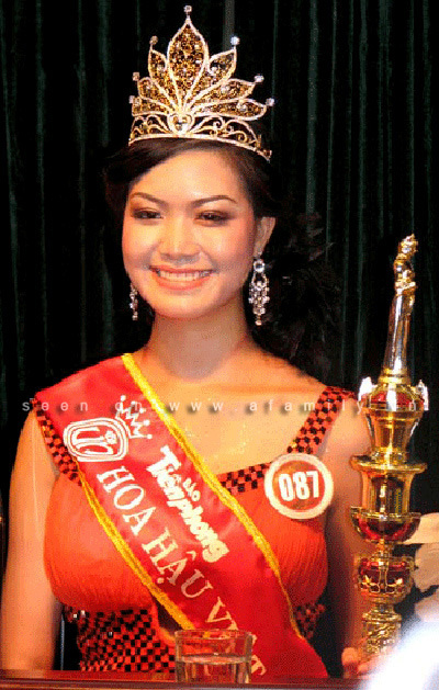 Scandal 'bủa vây' Hoa hậu Việt 20110816113324_TD