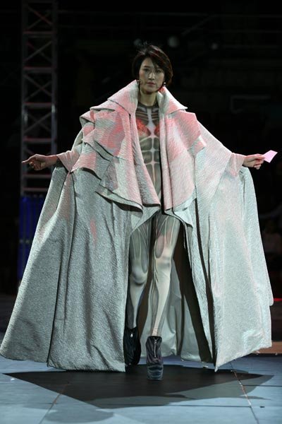 Thêm những thiết kế 'độc' tại Đẹp Fashion Show 2011 20111015125652_Anh-3