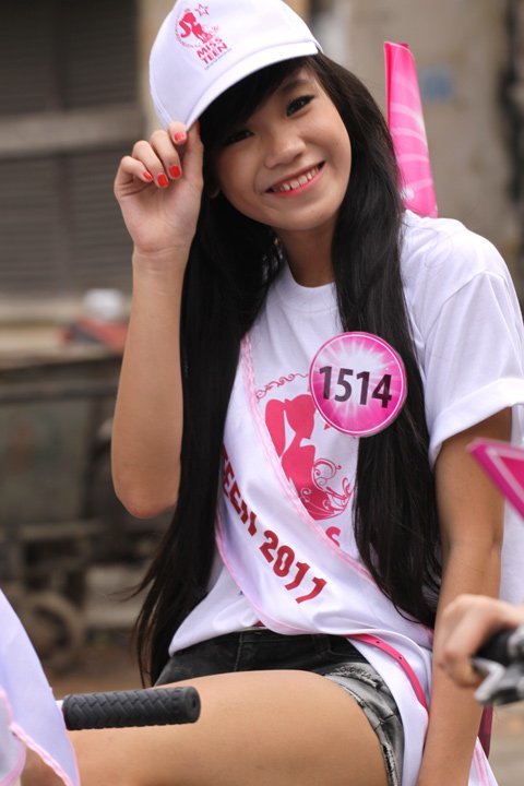 Miss Teen đạp xe làm "náo loạn" Hạ Long  20111104145428_anh%2010