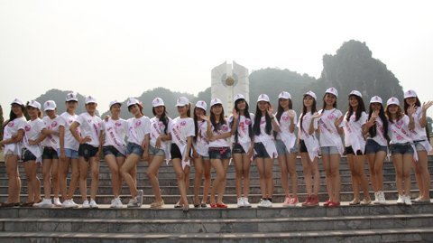 Miss Teen đạp xe làm "náo loạn" Hạ Long  20111104145513_ava