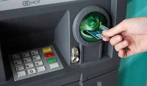 Nguy cơ cài virus từ xa vào máy ATM để rút tiền  20120112093138_ATM-1