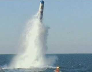 Trung Quốc phóng thử tên lửa từ tàu ngầm 20120824145310_24ch3