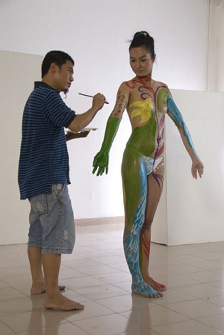 Tìm hiểu về body painting 20121116104216_3
