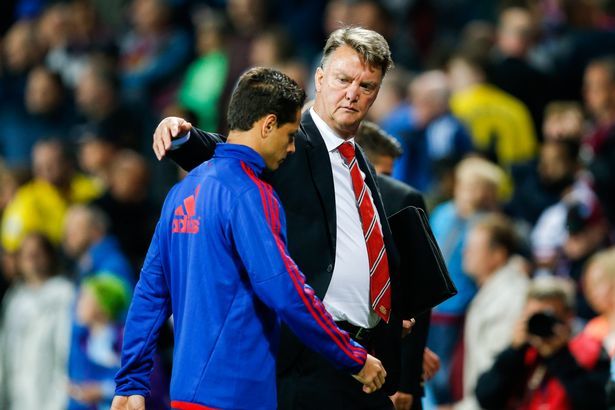 Van Gaal xua đuổi chicharito khỏi Man United cực phũ phàng 20151216074402-chi