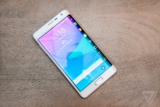 Galaxy Note Edge: Bất ngờ với màn hình cong  20140903223752-noteedge3