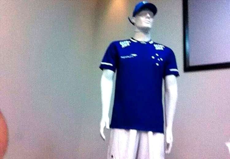 Confira como será a camisa do Cruzeiro em 2015, sem patrocínio e confeccionada pela Penalty  20141204150734475829o