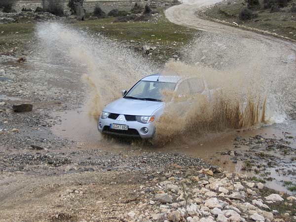 mitsubishi l200 historia 0206fe6e41321830i3