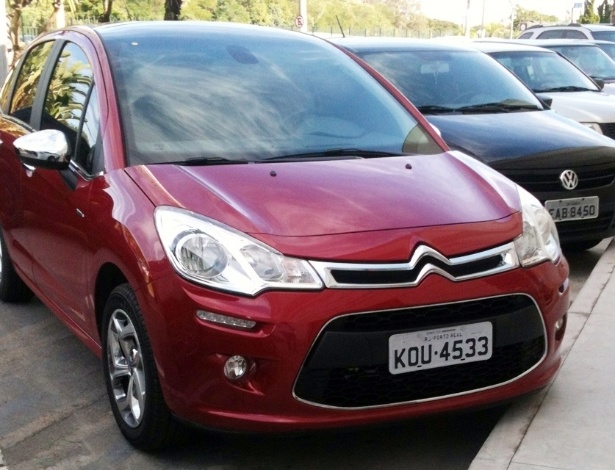 Novo Citroën C3 - Página 8 Citroen-c3-vermelho-com-placa-de-porto-real-rj-sede-da-psa-foi-avistado-estacionado-em-shopping-center-de-sao-jose-dos-campos-sp-1338853069907_615x470