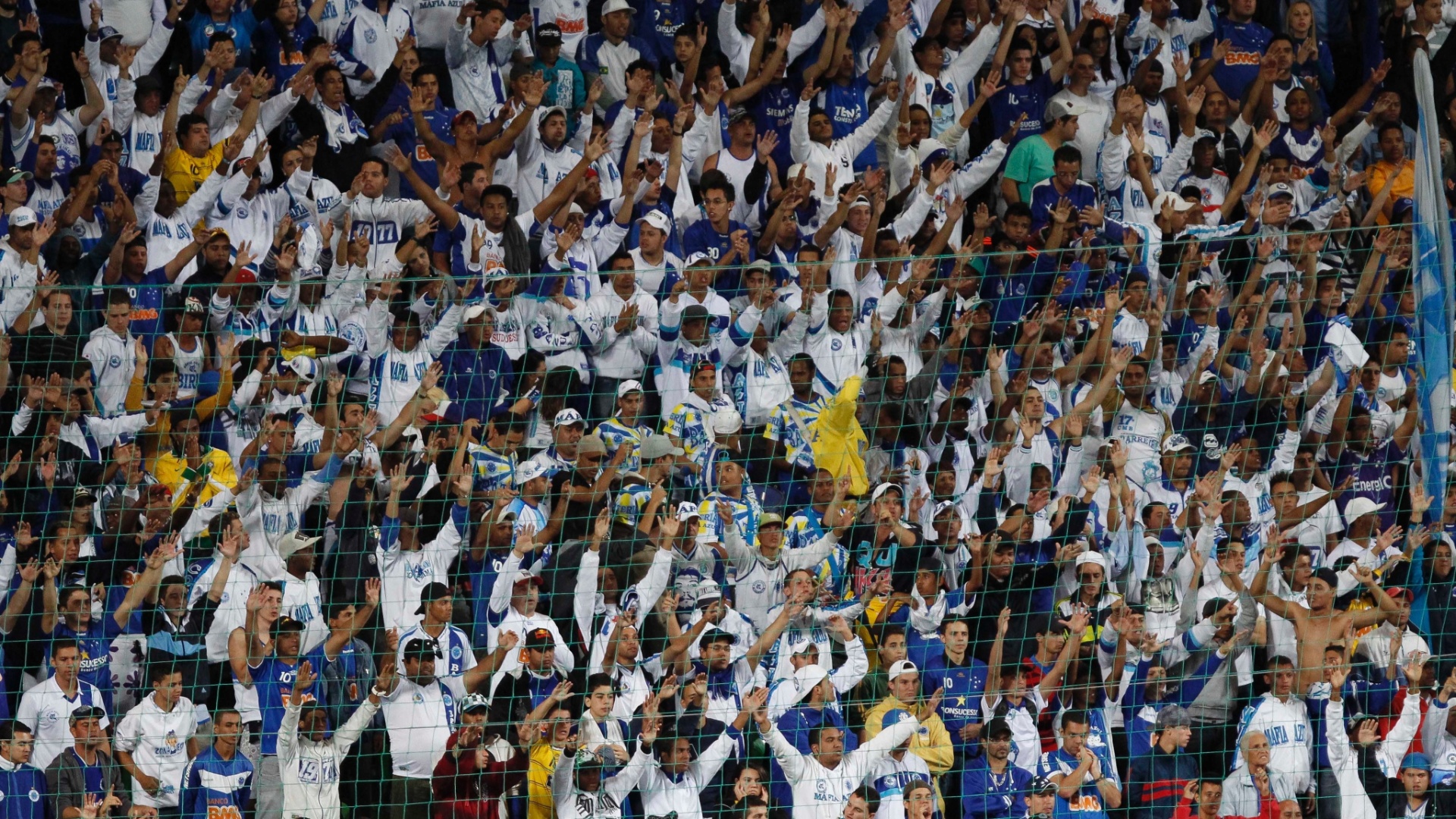 Novamente em Pewter! Rumo a Copa União! - Página 3 Torcida-do-cruzeiro-faz-a-festa-durante-jogo-contra-o-fluminense-1345077676135_1920x1080