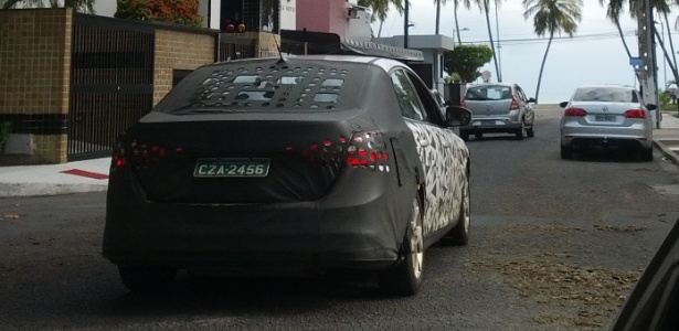 Novo Ford Focus - Página 3 Ford-focus-seda-trafega-pelo-bairro-ponta-verde-em-maceio-al-segundo-o-leitor-alexandre-de-araujo-um-dos-ocupantes-manuseava-equipamentos-de-medicao-1352757174997_615x300