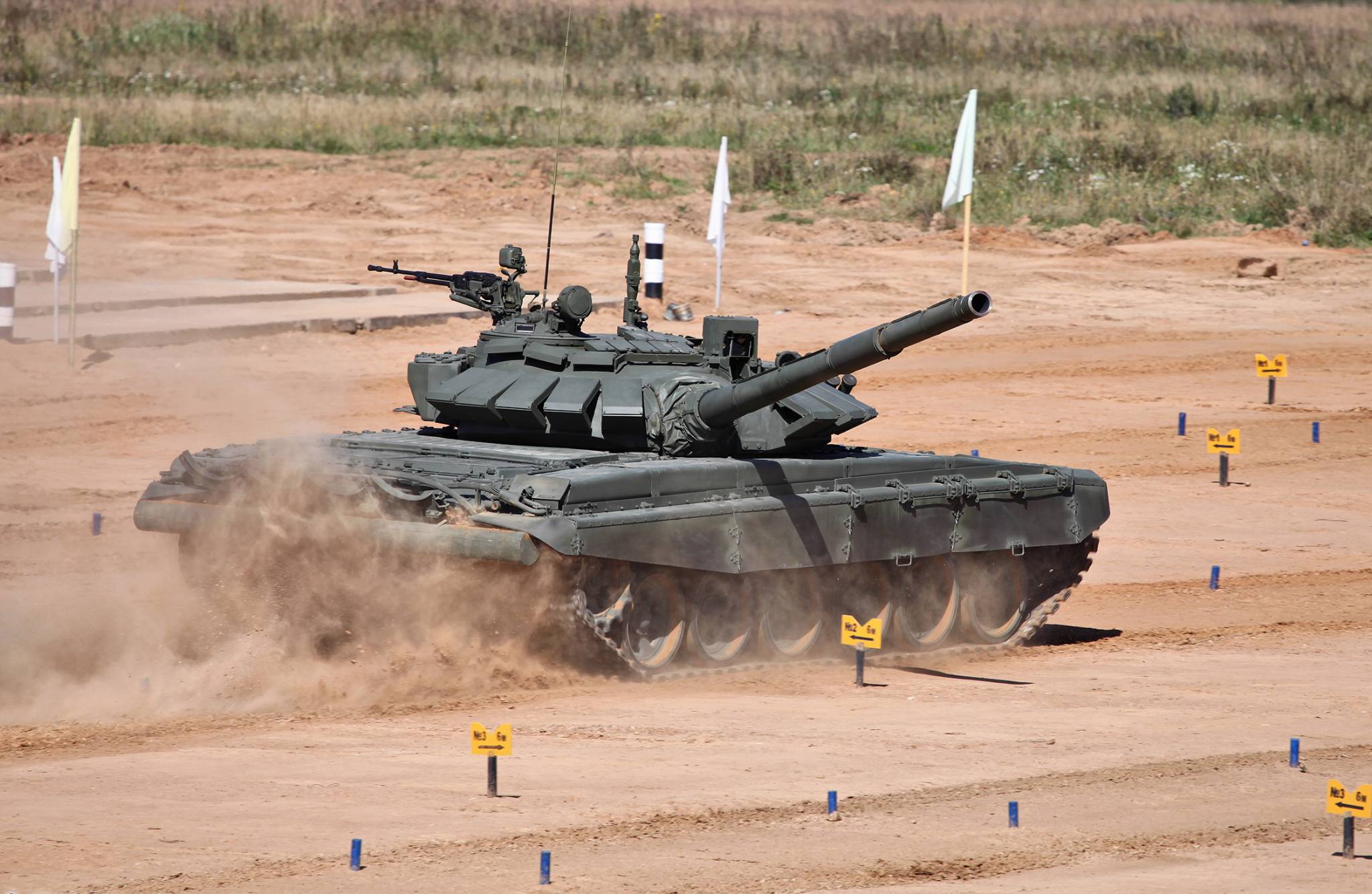 موسوعة الأسلحة الروسية  T-72B3_-_TankBiathlon2013-11