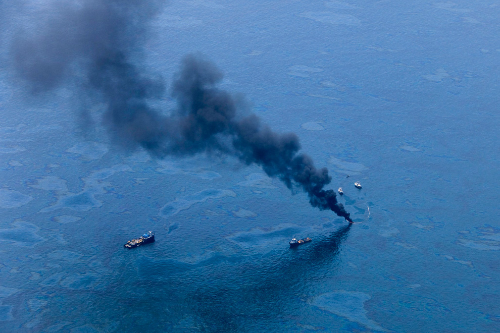 "On dit que l'argent n'a pas d'odeur : le pétrole est là pour le démentir." O13_23462363